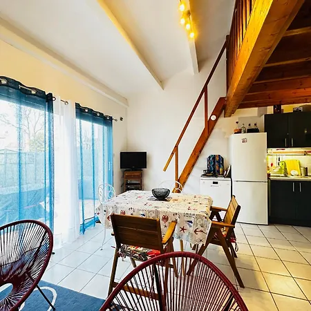 Holiday home Maison A Pour 4 Personnes Avec Jardin Clos - Fr-1-709-92 *